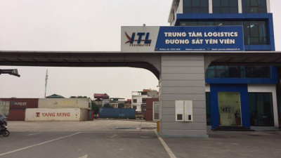Xếp dỡ hàng hóa tại TT Logistics đường sắt Yên Viên
