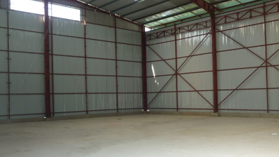 Cần thuê nhà xưởng, dt khoảng 700m2, đường xe container vào được, khu vực Từ Liêm