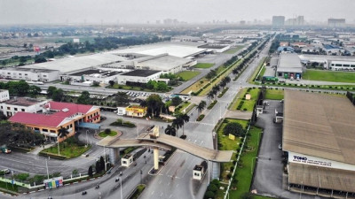 Hanoi city strives to attract foreign investors to new industrial zones and clusters