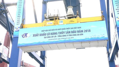 Xuất khẩu lô hàng thủy sản đầu tiên trong năm 2018 tại Cảng Cát Lái 