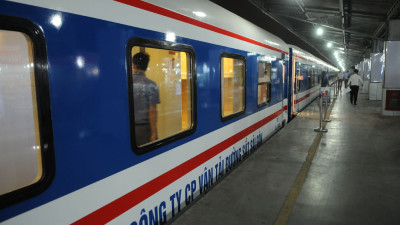 Đường sắt Việt Nam đưa đoàn tàu nhanh 5 sao hiện đại nhất Việt Nam vào phục vụ tết