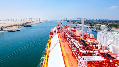 Tăng phí qua kênh đào Suez thêm 5-15% từ tháng 1/2024